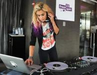 DJ Chelsea Leyland pratar musik och mode!