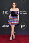 Joey King vandrede People's Choice Awards Red Carpet Without BF Steven Piet
