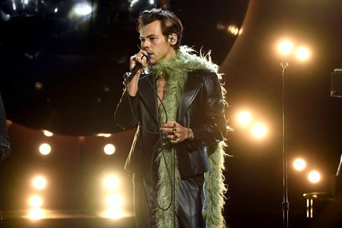 los angeles, california in questa immagine rilasciata il 14 marzo, harry style si esibisce sul palco durante la 63a edizione dei grammy awards a los angeles convention center di los angeles, california e trasmesso il 14 marzo 2021 foto di kevin wintergetty immagini per la registrazione accademia