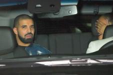 Drake posta foto de beijos com Rihanna após os VMAs