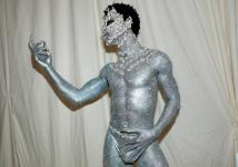 На Met Gala 2023 у Lil Nas X були лише стрінги та срібляста фарба для тіла