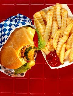 diēta-makeover-fast-food-hamburger-frī kartupeļi