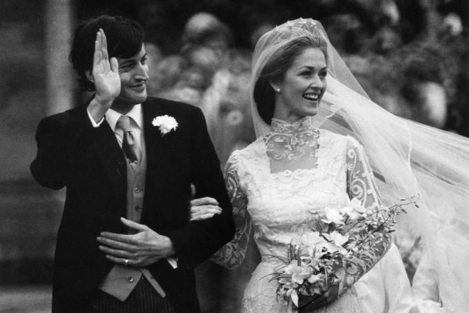 20 oktober 1979 cucu dari lord louis mountbatten, lord romsey, menikahi penelope eastwood di romsey abbey acara yang dijuluki pernikahan tahun ini dengan lebih dari 900 tamu yang hadir dari hampir semua keluarga terkemuka eropa foto oleh central pressgetty gambar-gambar