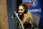 Ariana Grande, Cadılar Bayramı Olmadığında 8 Kez Kedi Kulakları Taktı