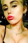 Miley Cyrus vrhá stín na Selenu Gomez na Instagram