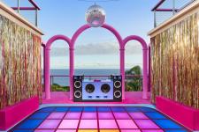 Ako si prenajať skutočný dom snov Barbie Malibu na Airbnb