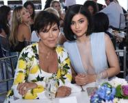 Kylie Jenner squashes rygter om, at hun kom ud i et bilulykke, mens hun snapchatte