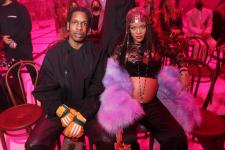Rihanna pokazuje Baby Bump w Crop Top na Gucci Fashion Week Show